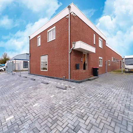 Beautiful Near Recreational Facility Vakantiehuis *