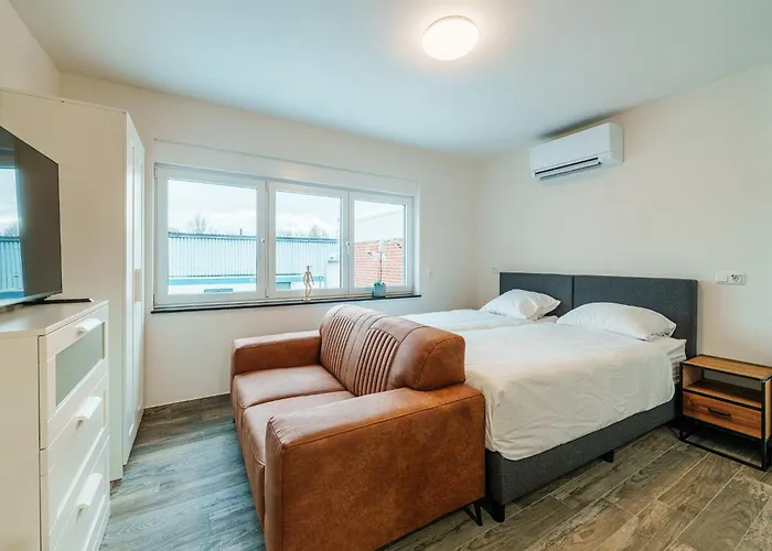 Vakantiehuis Beautiful Near Recreational Facility *